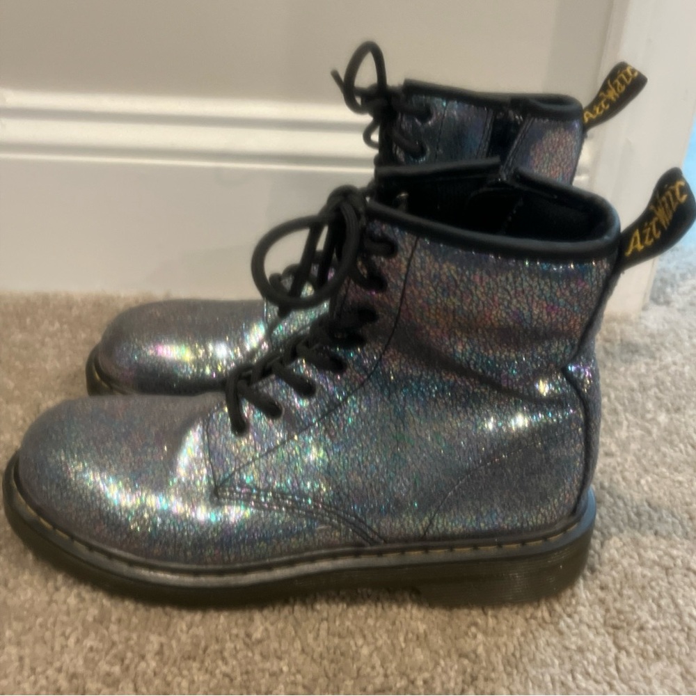 Girls/women Doc Martens Delaney boot UK 4 US 6 iridescent mermaid combat 8 eye - Picture 12 of 13